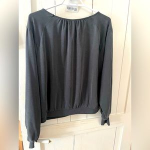 Loose fitting long sleeve shirt verrrry soft scoop neck never worn